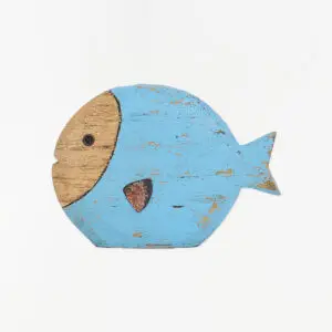 Pez de madera pintado en turquesa