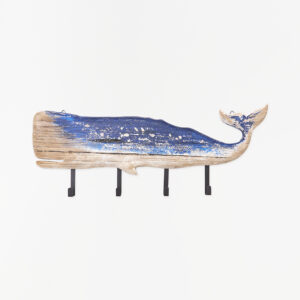 Perchero de madera envejecida con forma de ballena