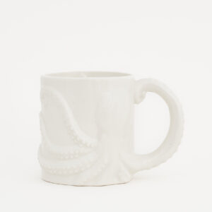 Taza cerámica con tentáculo pulpo en relieve