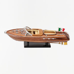 Réplica lancha motora de madera